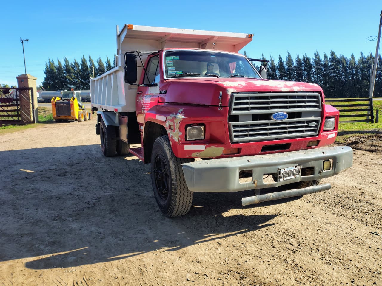 CAMION FORD F7000 VOLCADOR - foto 1