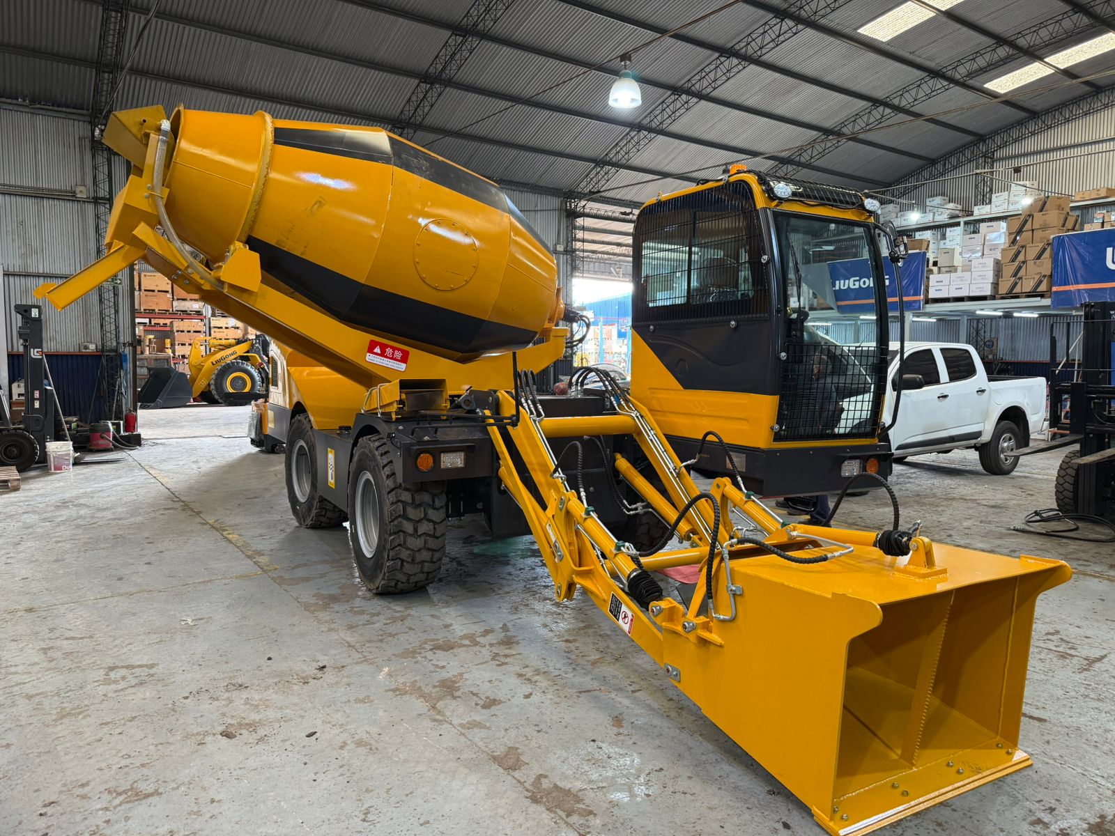 CAMION HORMIGONERO AUTOCARGABLE 4M - foto 1